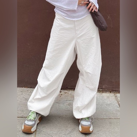 White parachute pants - Picture 3 of 10